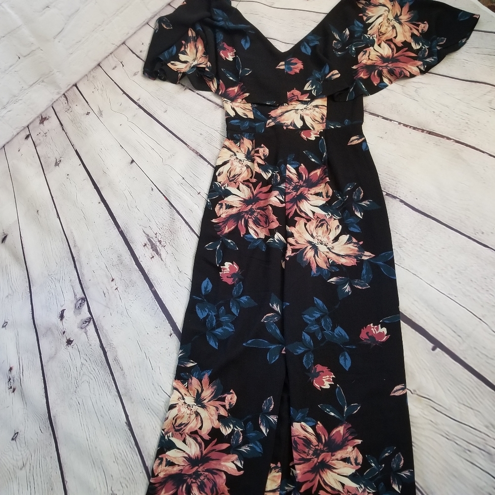 Love and piece jumper floral size medium